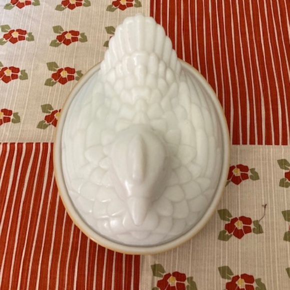 1973 Avon Milk Glass Nesting Hen - Picture 2 of 11